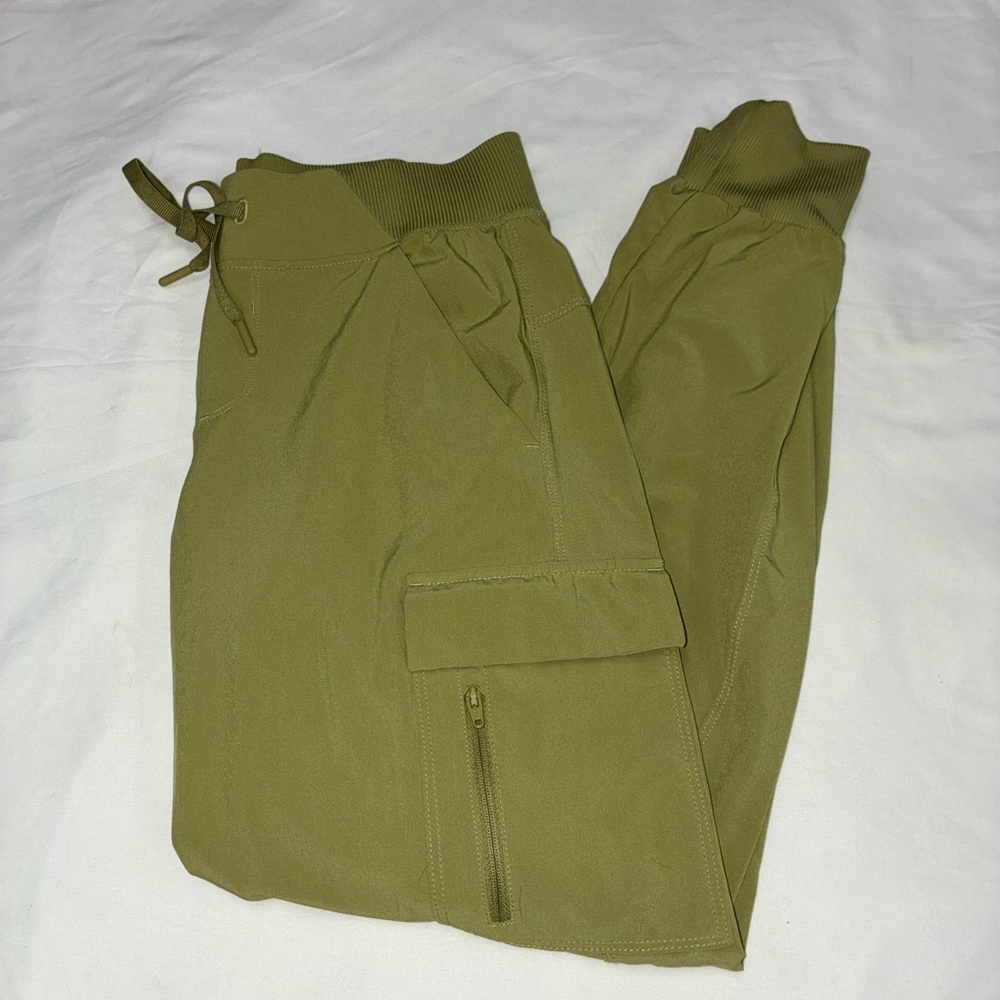 All in Motion Women's Mid-Rise Cargo Jogger Pants in Green Size XS